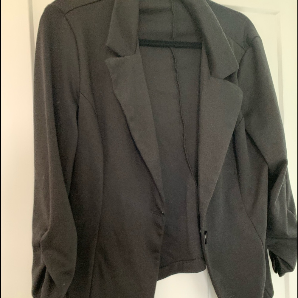 Black fitted knit blazer with front button